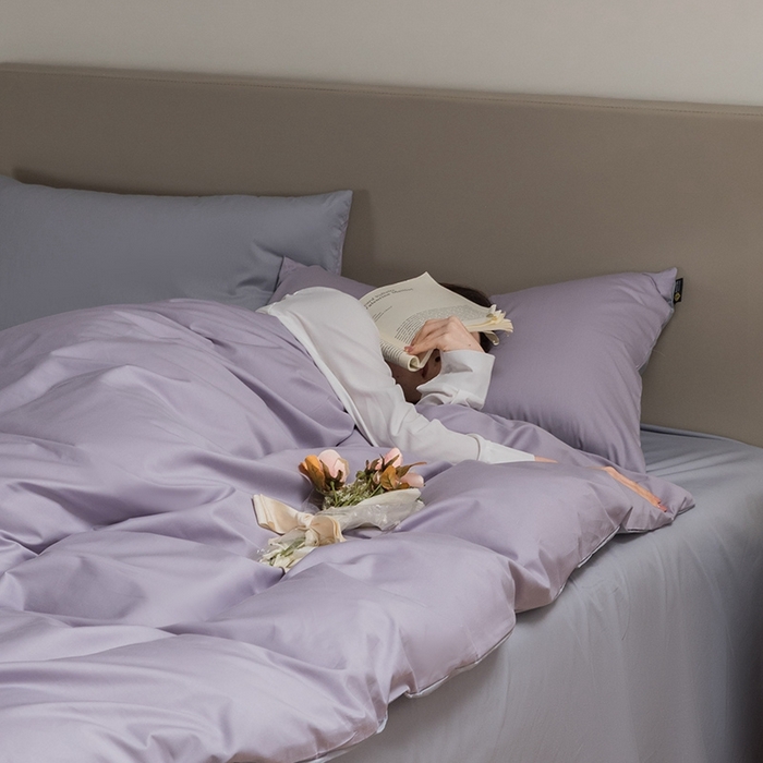 91家纺网 家纺一手货源 找家纺 澳梵家居 2024新款60支全棉纯色双拼金标款四件套-素写繁华系列 暮山紫-薄雾蓝