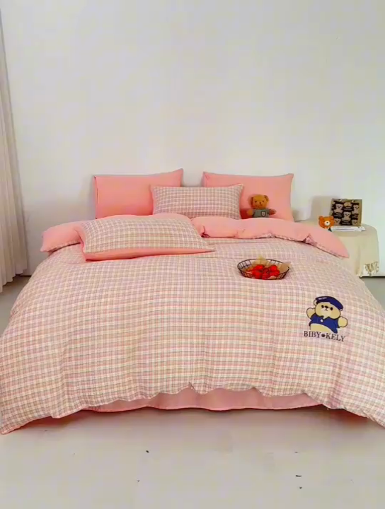 91家纺网 家纺一手货源 找家纺 潮邦创意家居 2025新款春夏亲肤水洗棉刺绣四件套-贝恩熊 贝恩熊-蜜格粉