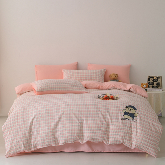 91家纺网 家纺一手货源 找家纺 潮邦创意家居 2025新款春夏亲肤水洗棉刺绣四件套-贝恩熊 贝恩熊-蜜格粉