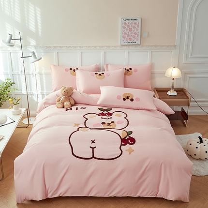 91家纺网 家纺一手货源 找家纺 绒兔兔 2024新款亲肤水洗棉毛巾绣四件套-可爱熊 可爱熊 嫩粉
