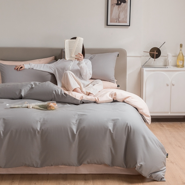 91家纺网 家纺一手货源 找家纺 澳梵家居 2024新款60支全棉纯色双拼金标款四件套-素写繁华系列 椰子灰-白桃粉
