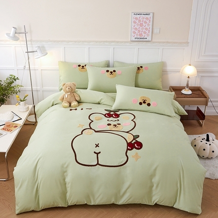 91家纺网 家纺一手货源 找家纺 绒兔兔 2024新款亲肤水洗棉毛巾绣四件套-可爱熊 可爱熊-浅绿