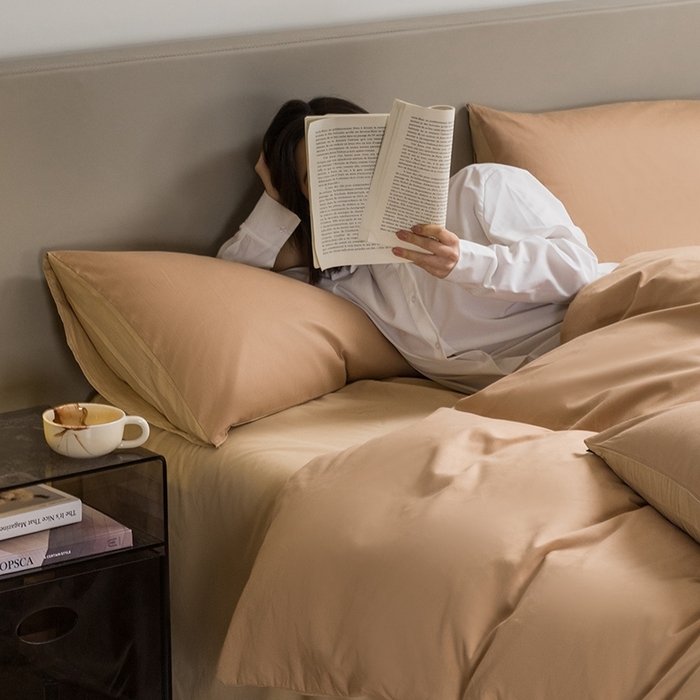 91家纺网 家纺一手货源 找家纺 澳梵家居 2024新款60支全棉纯色双拼金标款四件套-素写繁华系列 茶棕-奇遇金