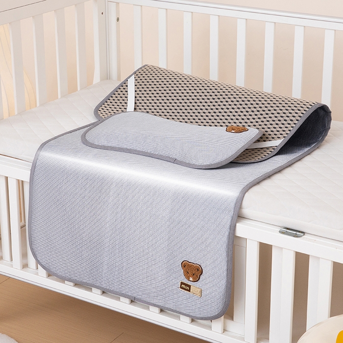 91家纺网 家纺一手货源 找家纺 小芽家居 2024新品贴布绣凉席 小熊（银灰）