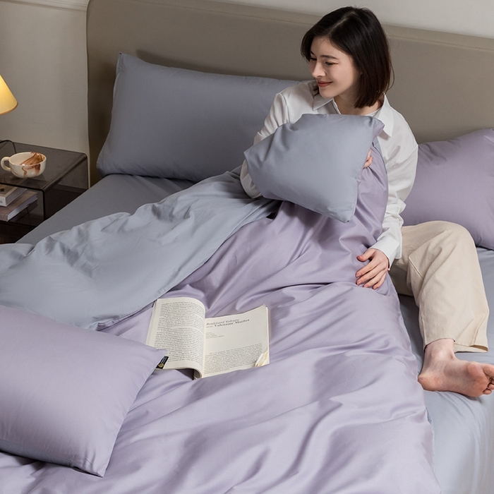 91家纺网 家纺一手货源 找家纺 澳梵家居 2024新款60支全棉纯色双拼金标款四件套-素写繁华系列 暮山紫-薄雾蓝