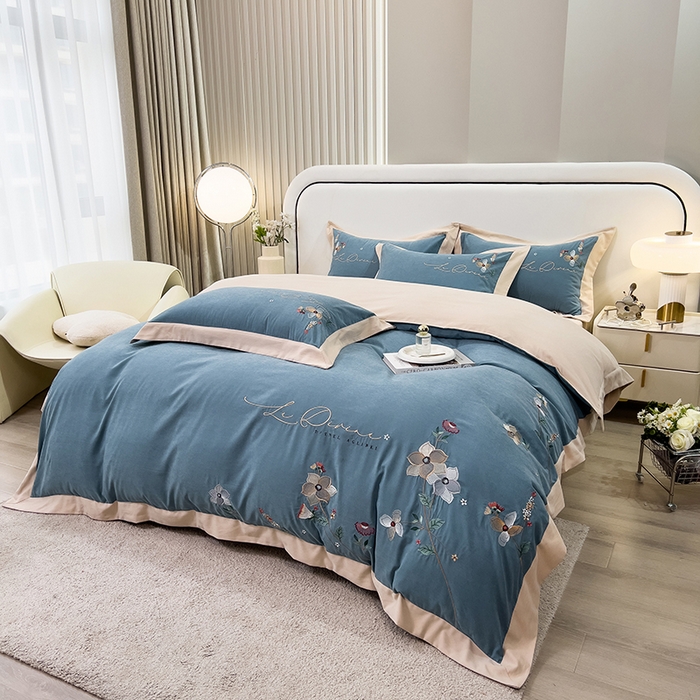 91家纺网 家纺一手货源 找家纺 欧冠家纺 2024新款四季款锦棉绣花盛夏光年四件套 盛夏光年-英蓝