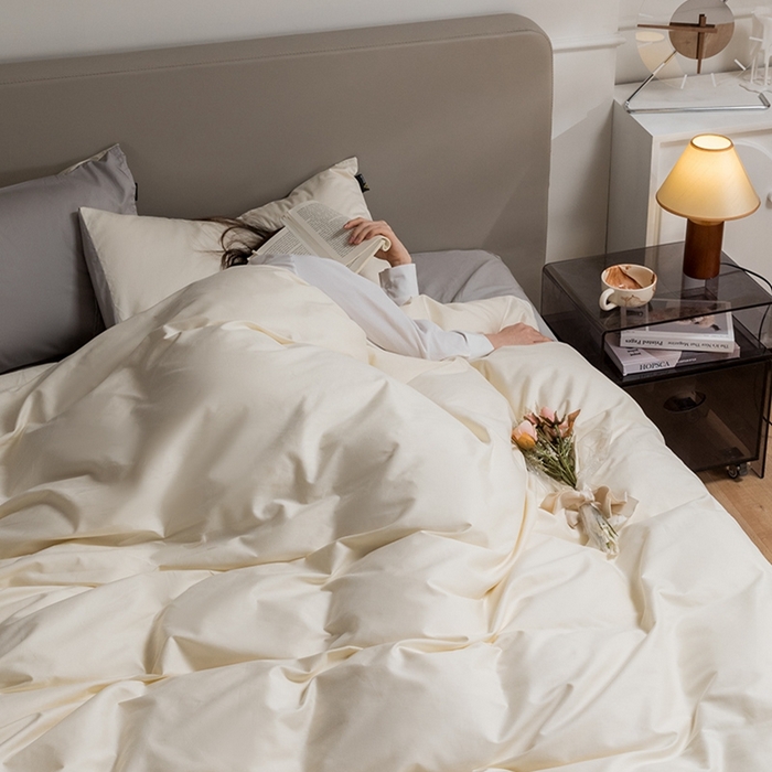 91家纺网 家纺一手货源 找家纺 澳梵家居 2024新款60支全棉纯色双拼金标款四件套-素写繁华系列 奶昔白-椰子灰