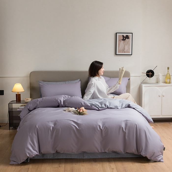 91家纺网 家纺一手货源 找家纺 澳梵家居 2024新款60支全棉纯色双拼金标款四件套-素写繁华系列 暮山紫-薄雾蓝