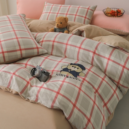 91家纺网 家纺一手货源 找家纺 潮邦创意家居 2025新款春夏亲肤水洗棉刺绣四件套-贝恩熊 贝恩熊-英伦红