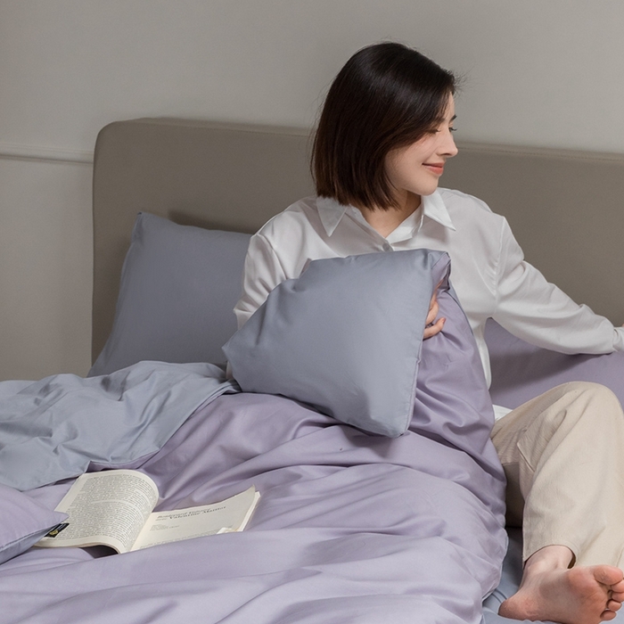 91家纺网 家纺一手货源 找家纺 澳梵家居 2024新款60支全棉纯色双拼金标款四件套-素写繁华系列 暮山紫-薄雾蓝