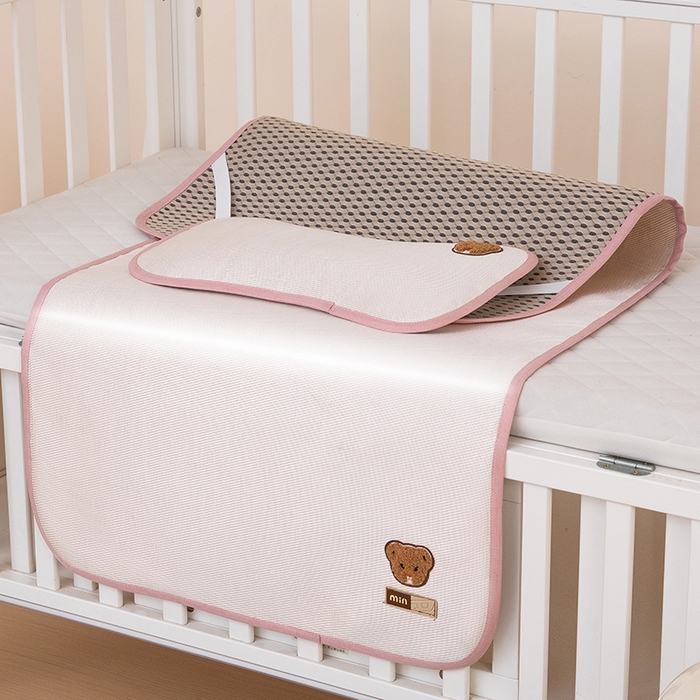 91家纺网 家纺一手货源 找家纺 小芽家居 2024新品贴布绣凉席 小熊（冰粉）