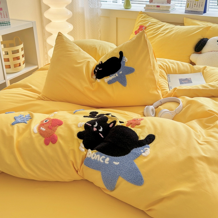 91家纺网 家纺一手货源 找家纺 锦觅 2024春夏新品韩式小清新全棉水洗棉毛巾绣重工刺绣纯棉四件套 猫咪（鹅黄）