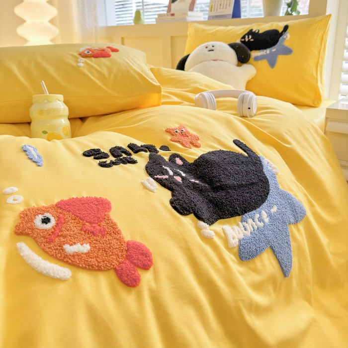 91家纺网 家纺一手货源 找家纺 锦觅 2024春夏新品韩式小清新全棉水洗棉毛巾绣重工刺绣纯棉四件套 猫咪（鹅黄）