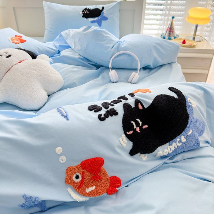 91家纺网 家纺一手货源 找家纺 锦觅 2024春夏新品韩式小清新全棉水洗棉毛巾绣40支重工刺绣纯棉四件套 猫咪（天蓝）