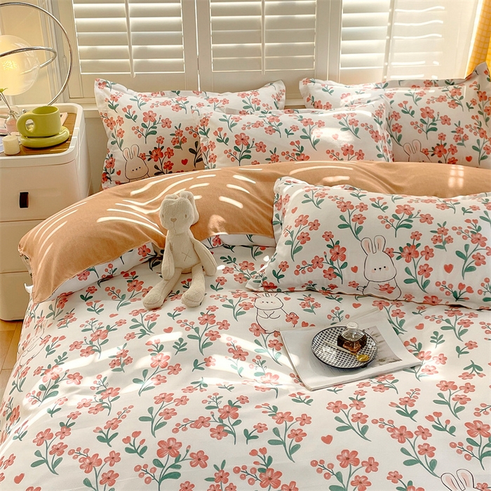 91家纺网 家纺一手货源 找家纺 2024新款直播爆款植物羊绒四件套 AB花田兔