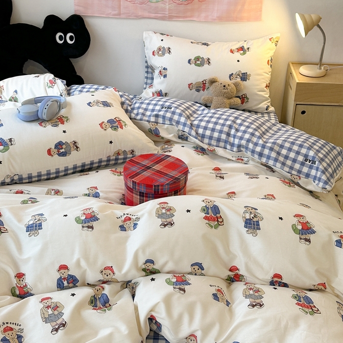 91家纺网 家纺一手货源 找家纺 昔可家纺 2024开春新款全棉印花四件套 学院英伦熊