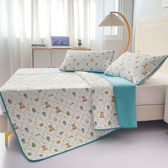 91家纺网 家纺一手货源 找家纺 恋绒家纺 2025新款一面棉一面绒全棉护理垫防水隔尿垫 丛林小熊