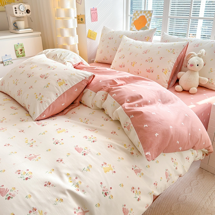 91家纺网 家纺一手货源 找家纺 沐棉家居 2024新款小清新全棉13372印花四件套 粉花小兔