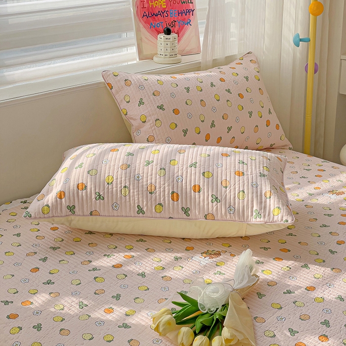 91家纺网 家纺一手货源 找家纺 羽爱家纺 2024新款全棉水洗棉花芯床盖套件 小草莓