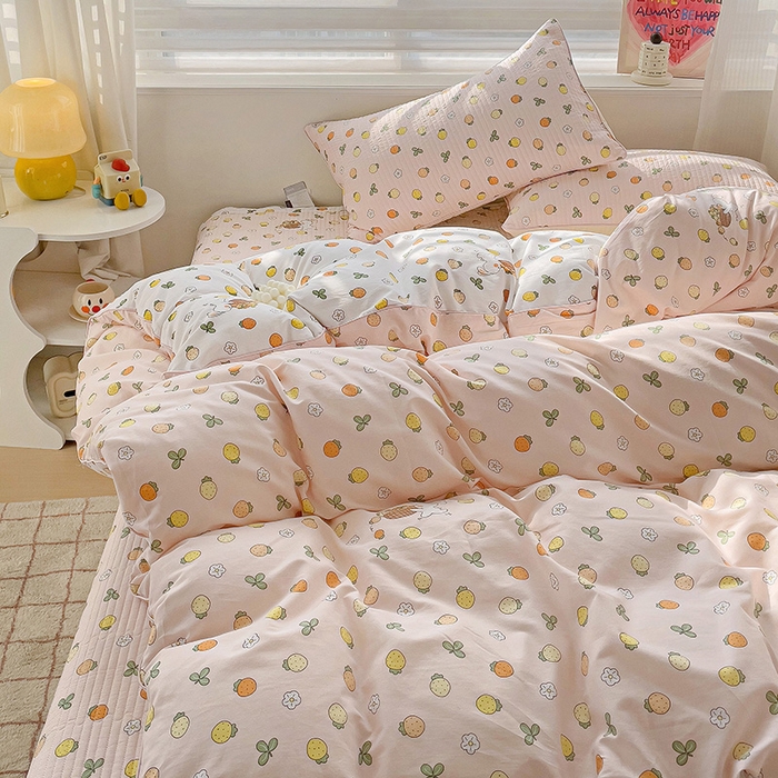 91家纺网 家纺一手货源 找家纺 羽爱家纺 2024新款全棉水洗棉花芯床盖套件 小草莓