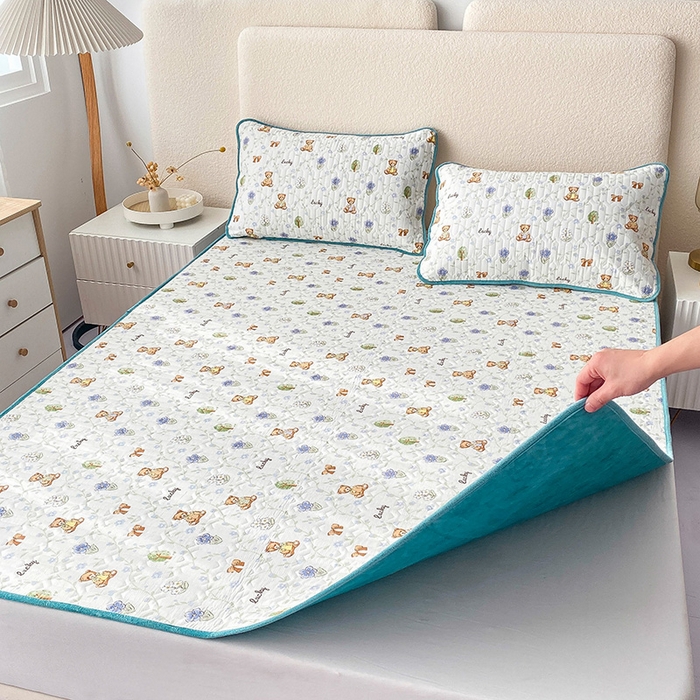 91家纺网 家纺一手货源 找家纺 恋绒家纺 2025新款一面棉一面绒全棉护理垫防水隔尿垫 丛林小熊