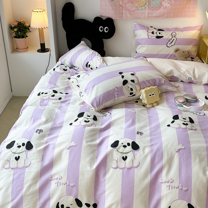 91家纺网 家纺一手货源 找家纺 昔可家纺 2024开春新款全棉印花四件套 紫条小奶狗