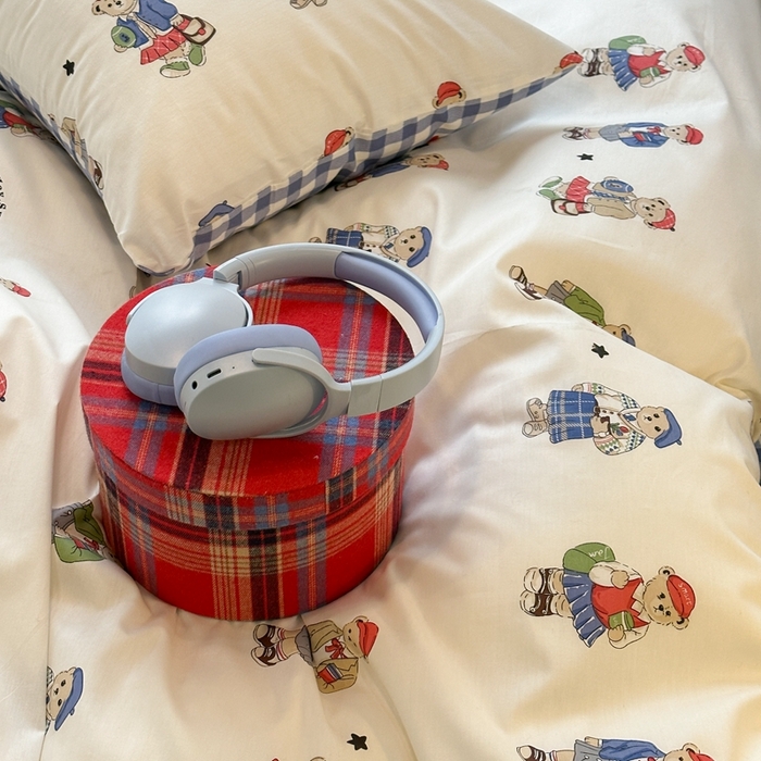 91家纺网 家纺一手货源 找家纺 昔可家纺 2024开春新款全棉印花四件套 学院英伦熊