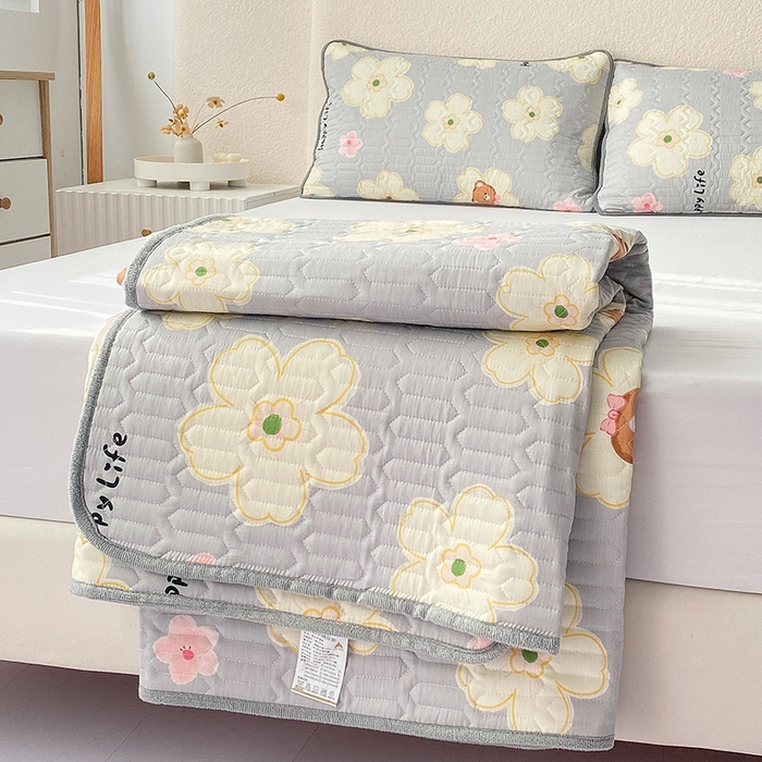 91家纺网 家纺一手货源 找家纺 恋绒家纺 2025新款一面棉一面绒全棉护理垫防水隔尿垫 花梦熊