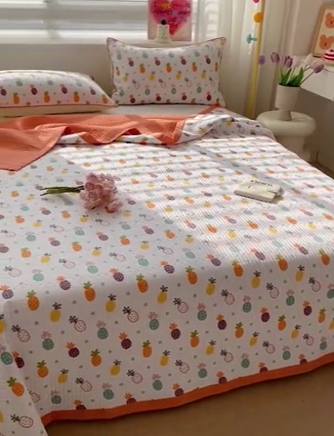 91家纺网 家纺一手货源 找家纺 羽爱家纺 2024新款全棉水洗棉花芯床盖套件 小菠萝