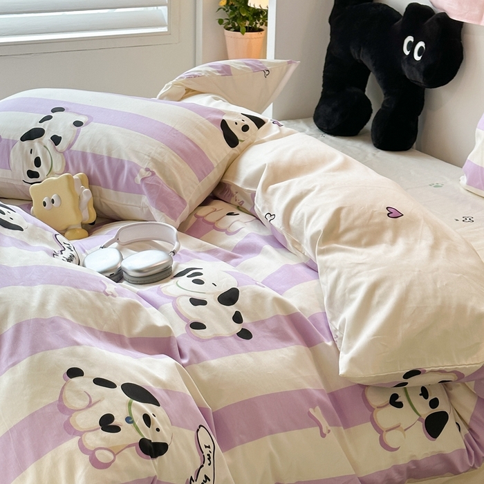 91家纺网 家纺一手货源 找家纺 昔可家纺 2024开春新款全棉印花四件套 紫条小奶狗