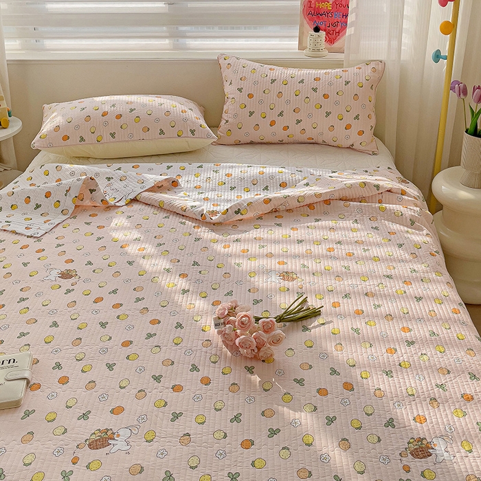 91家纺网 家纺一手货源 找家纺 羽爱家纺 2024新款全棉水洗棉花芯床盖套件 小草莓