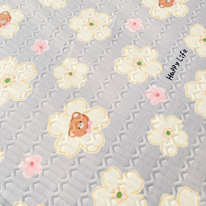 91家纺网 家纺一手货源 找家纺 恋绒家纺 2025新款一面棉一面绒全棉护理垫防水隔尿垫 花梦熊