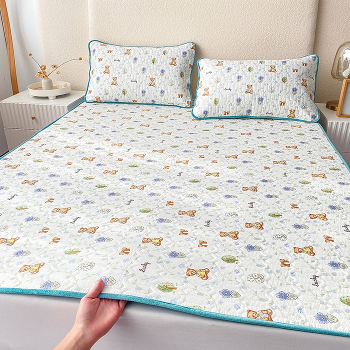 91家纺网 家纺一手货源 找家纺 恋绒家纺 2025新款一面棉一面绒全棉护理垫防水隔尿垫 丛林小熊