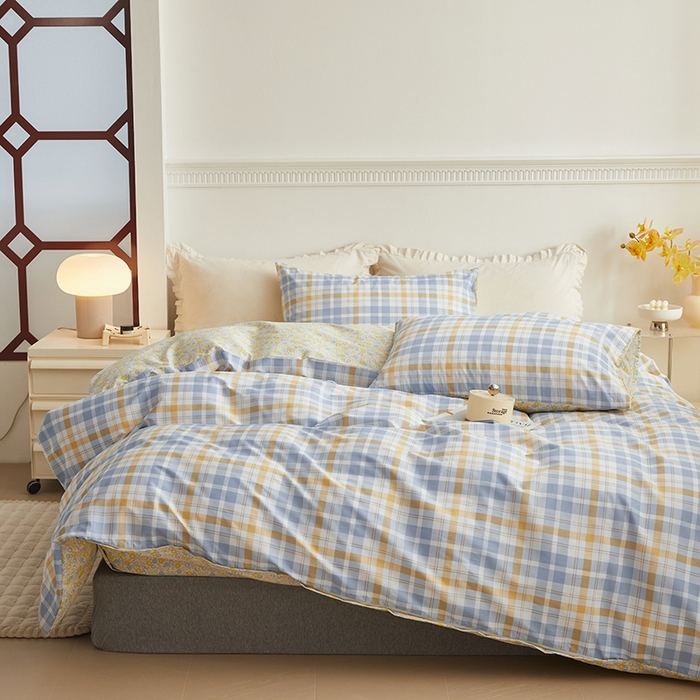 91家纺网 家纺一手货源 找家纺 绫韵 2024新款全棉13372清新小碎花纯棉四件套 彩虹糖蓝