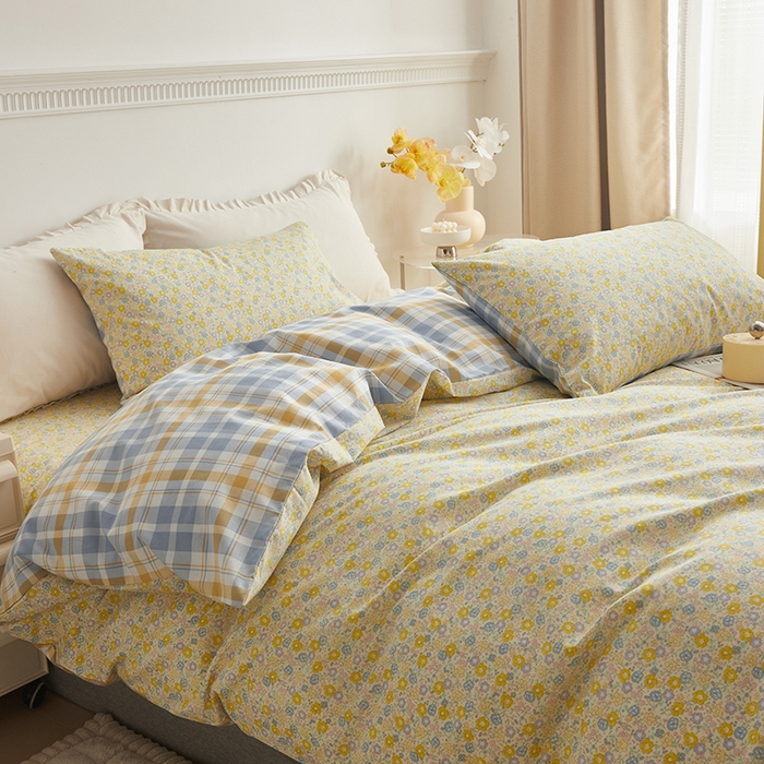 91家纺网 家纺一手货源 找家纺 绫韵 2024新款全棉13372清新小碎花纯棉四件套 彩虹糖蓝