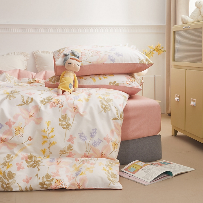 91家纺网 家纺一手货源 找家纺 绫韵 2024新款全棉13372清新小碎花纯棉四件套 浮春绘