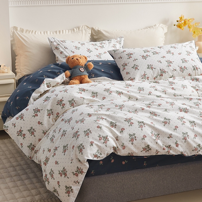 91家纺网 家纺一手货源 找家纺 绫韵 2024新款全棉13372清新小碎花纯棉四件套 朵拉