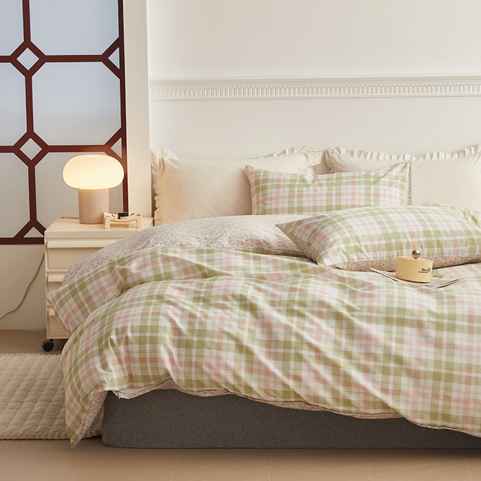 91家纺网 家纺一手货源 找家纺 绫韵 2024新款全棉13372清新小碎花纯棉四件套 优雅花花