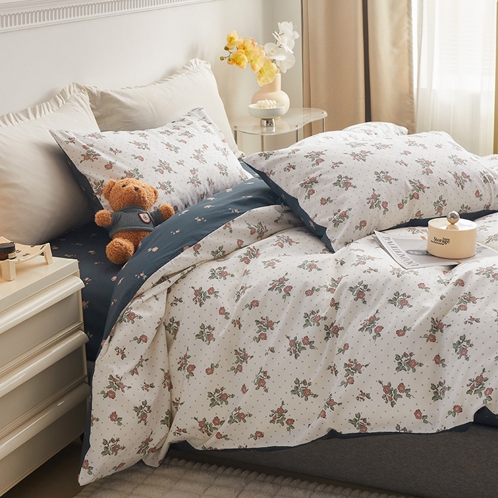 91家纺网 家纺一手货源 找家纺 绫韵 2024新款全棉13372清新小碎花纯棉四件套 朵拉