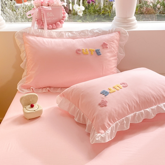 91家纺网 家纺一手货源 找家纺 易禾家纺 2024新款专板花型亲肤水洗棉毛巾绣四件套-跳跳狗 跳跳狗-粉