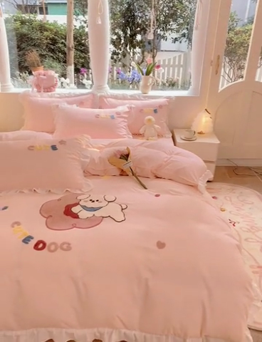 91家纺网 家纺一手货源 找家纺 （总）易禾家纺 2024新款专板花型亲肤水洗棉毛巾绣四件套-跳跳狗