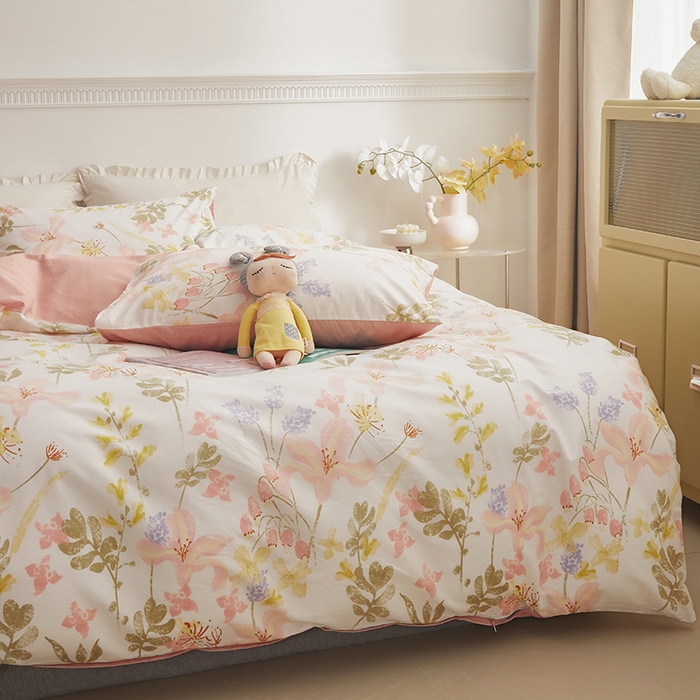 91家纺网 家纺一手货源 找家纺 绫韵 2024新款全棉13372清新小碎花纯棉四件套 浮春绘