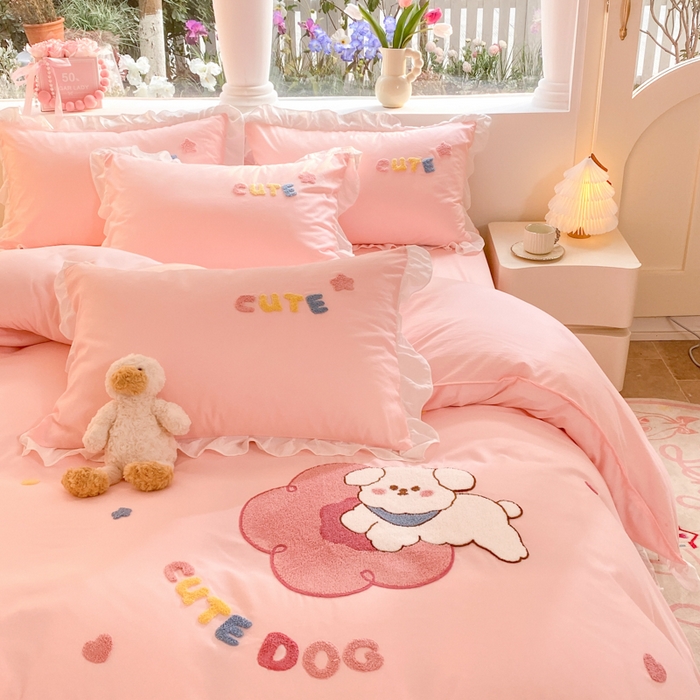 91家纺网 家纺一手货源 找家纺 易禾家纺 2024新款专板花型亲肤水洗棉毛巾绣四件套-跳跳狗 跳跳狗-粉