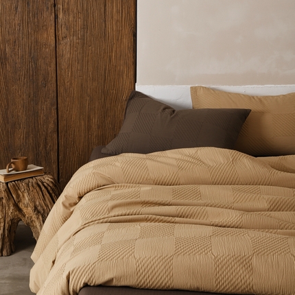 91家纺网 家纺一手货源 找家纺 简家居 2024新款全棉色织提花四件套-幻影 豆冠陶泥