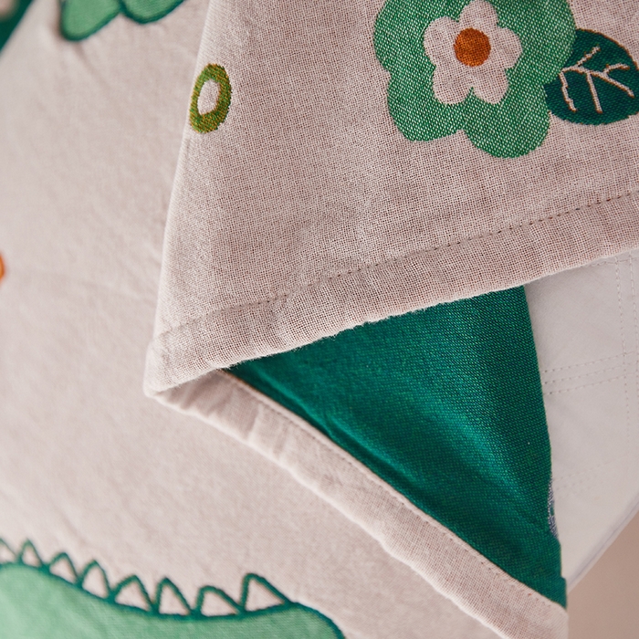 91家纺网 家纺一手货源 找家纺 爱港家纺 2024新款新疆棉水洗色织纱布单人情侣枕巾一对装 绿恐龙