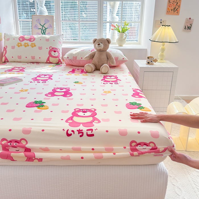 91家纺网 家纺一手货源 找家纺 清雅福 2024新款全棉13372小清新单床笠 开心草莓熊