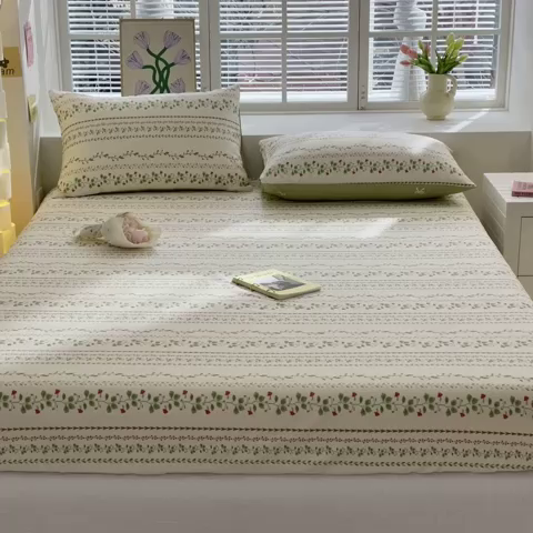 91家纺网 家纺一手货源 找家纺 清雅福 2024新款全棉13372小清新单床笠 开心草莓熊