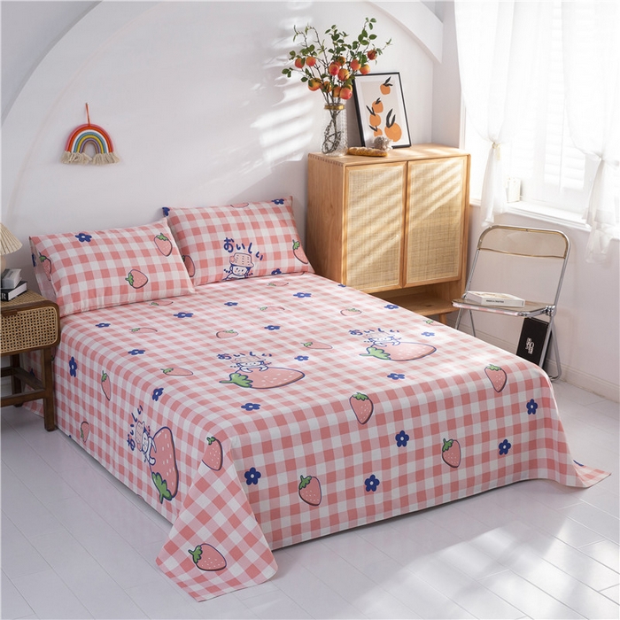 91家纺网 家纺一手货源 找家纺 棉乐町家居 2025新款爆款印花老粗布床单系列 格子草莓-粉