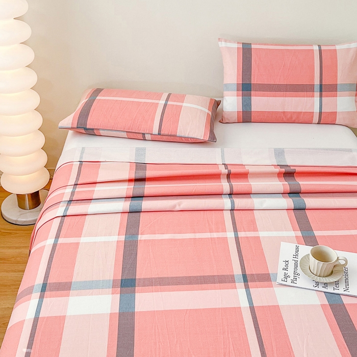 91家纺网 家纺一手货源 找家纺 棉乐町家居 2025新款爆款印花老粗布床单系列 格恋情怀-粉