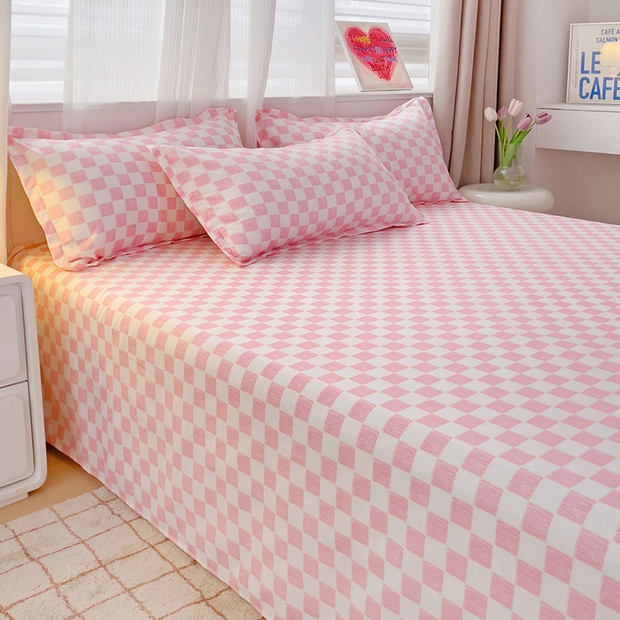91家纺网 家纺一手货源 找家纺 楠沐家纺  2025年新款亲肤水洗棉芦荟棉印花床单系列 棋盘格-粉